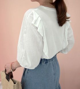 バックフリルポイントＴシャツ　韓国ファッション　ミアマスビン