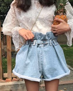 韓国ファッション　レディース　ベルト付ハイウエストフリルデニムショートパンツ