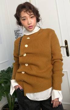 韓国ファッション通販サイト　ボタン　ニット